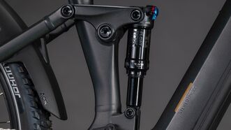 Jaký je rozdíl mezi svislým a horizontálním uložením zadního tlumiče? – častý dotaz našich zákazníků