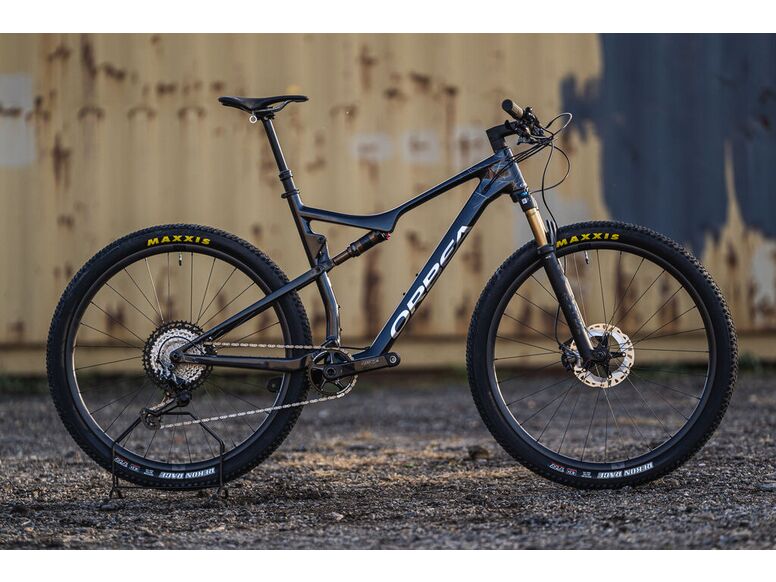 Celoodpružené kolo ORBEA OIZ M-PRO Custom Night/Black 2022