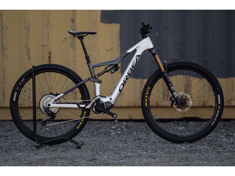 Lehké elektrokolo ORBEA RISE M10 Custom