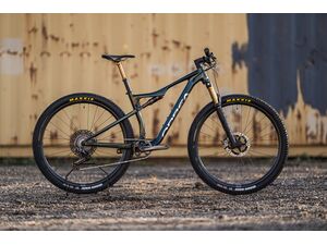 Celoodpružené kolo ORBEA OIZ M-TEAM TR MyO 2022