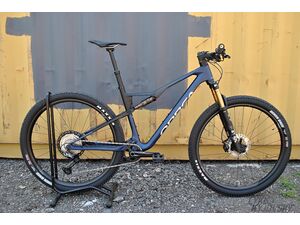 Celoodpružené kolo ORBEA OIZ M-PRO Custom Black-BlueMatt 2023